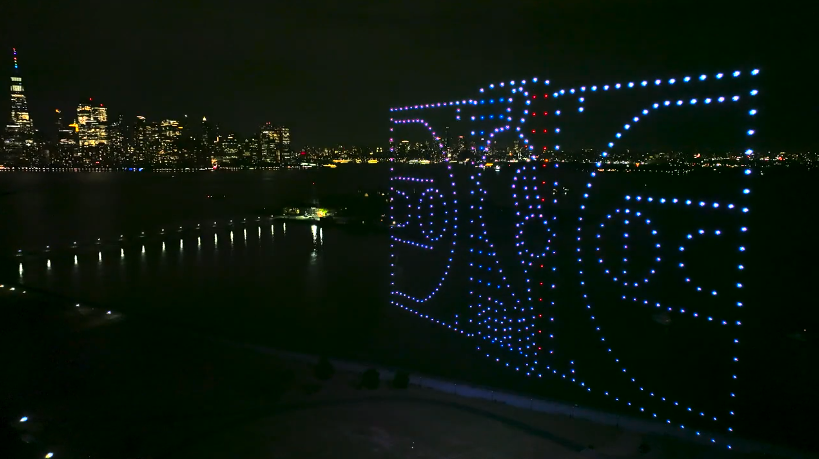 [광고 이야기] 드론을 활용한 라이트쇼 옥외광고