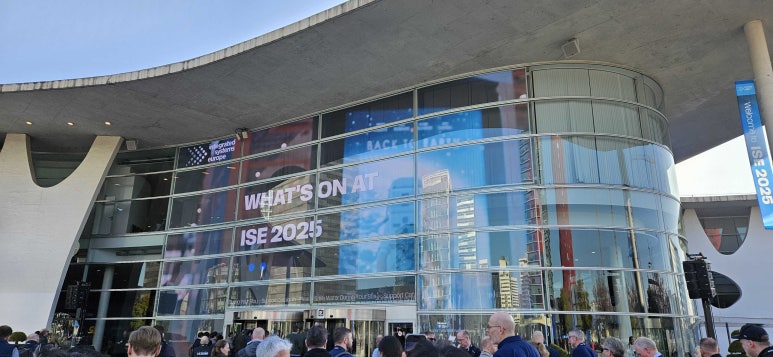 [광고 인사이트] 2025 스페인 ISE에서 보는 옥외광고 종류와 트렌드